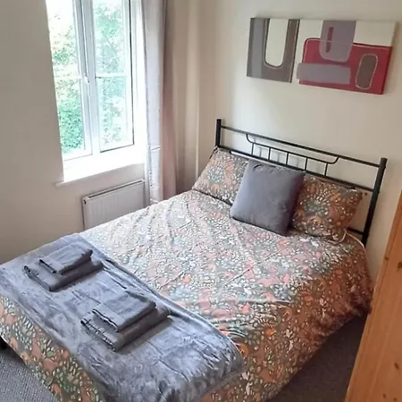Appartement Stylish 3 Bed Flat With Private Balcony *