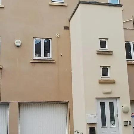 Stylish 3 Bed Flat With Private Balcony Appartement